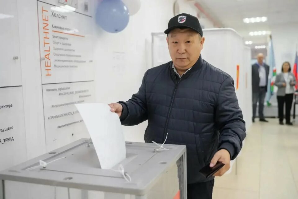 Мэр Якутска Дмитрий Садовников проголосовал на выборах