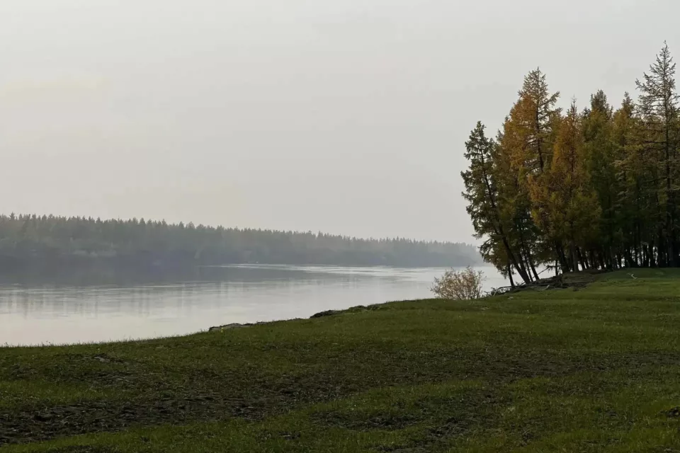 Спасатели ищут утонувшего рыбака в Томпонском улусе