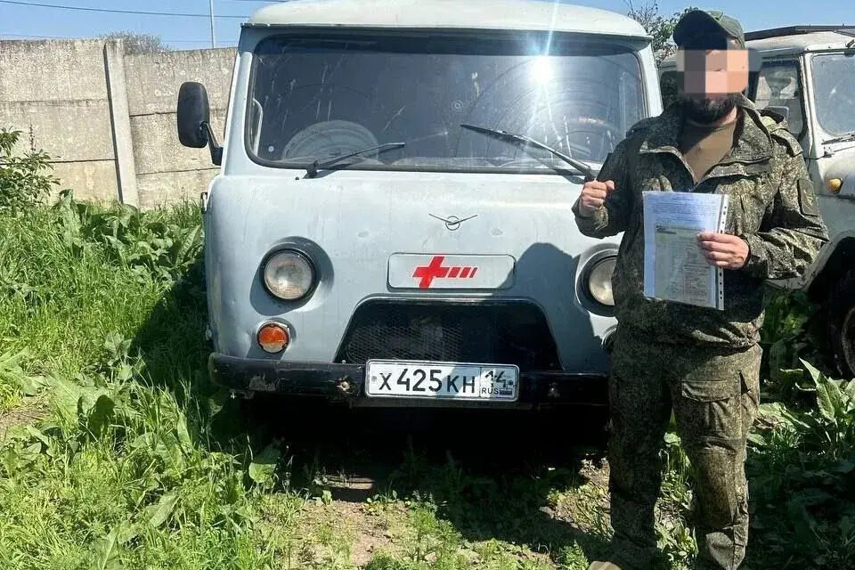 Коллектив Республиканской больницы № 2 передал три автомобиля Фонду помощи Донбассу